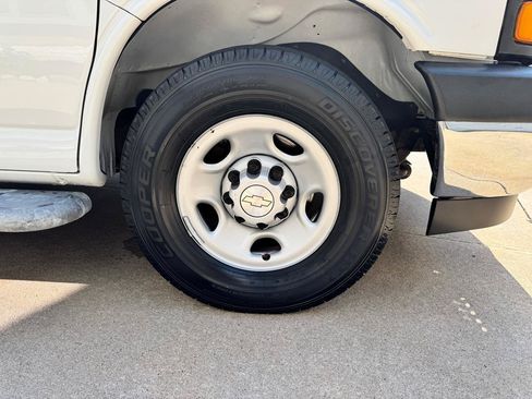 Used 2018 Chevrolet Express 2500 w/ Driver Convenience Package RWD image 35