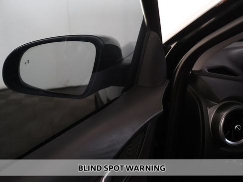 Used 2022 Hyundai Kona Limited w/ Cargo Package FWD image 7
