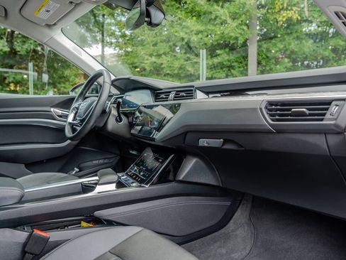 Used 2023 Audi e-tron Premium Plus AWD/4WD image 22