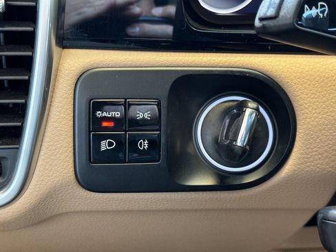 Used 2019 Porsche Cayenne AWD/4WD image 20