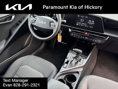 Used 2023 Kia Niro LX image 30