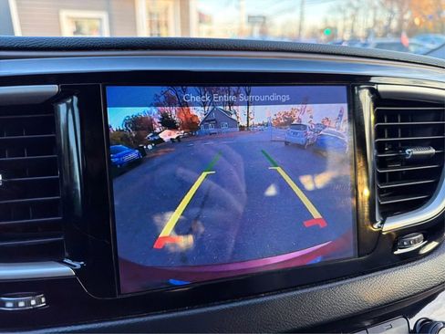 Used 2017 Chrysler Pacifica Touring-L w/ Tire & Wheel Group image 28