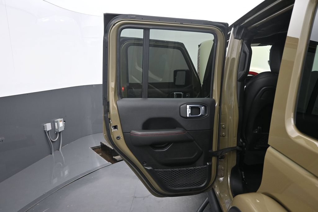 Used 2025 Jeep Wrangler Unlimited Rubicon AWD/4WD image 24