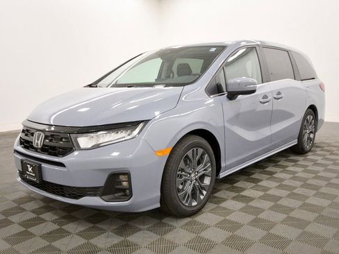 New 2026 Honda Odyssey Touring image 2