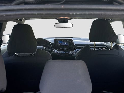 Used 2018 Toyota C-HR XLE image 35