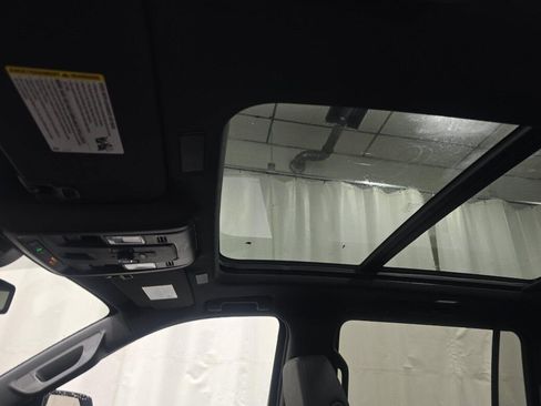 Used 2025 Chevrolet Suburban Z71 w/ Comfort Package image 13