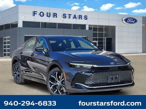 Used 2024 Toyota Crown XLE image 1