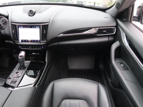 Used 2022 Maserati Levante GT AWD/4WD image 15