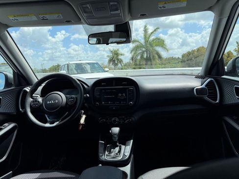 Used 2025 Kia Soul LX w/ LX Technology Package FWD image 28