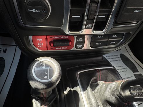 Used 2021 Jeep Wrangler Unlimited Rubicon AWD/4WD image 28