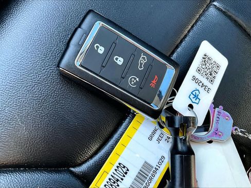 Used 2024 Jeep Grand Cherokee L Limited image 15