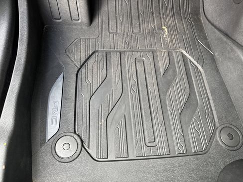 Used 2020 GMC Terrain SLE image 17