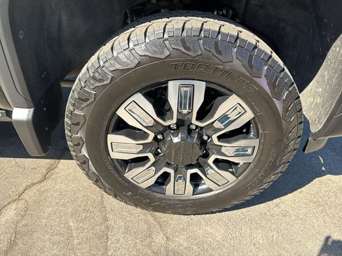 Used 2024 GMC Sierra 2500 Denali w/ Technology Package AWD/4WD image 5