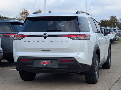 New 2025 Nissan Pathfinder SV image 4