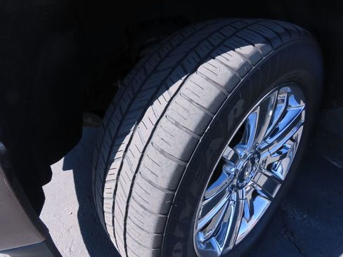 Used 2015 Chevrolet Silverado 1500 High Country image 14