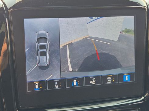 Used 2023 Chevrolet Traverse High Country image 31