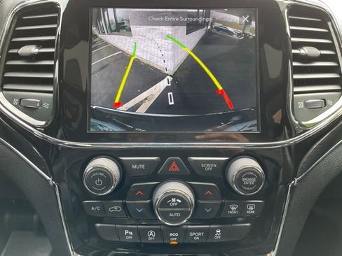 Used 2021 Jeep Grand Cherokee Overland AWD/4WD image 21