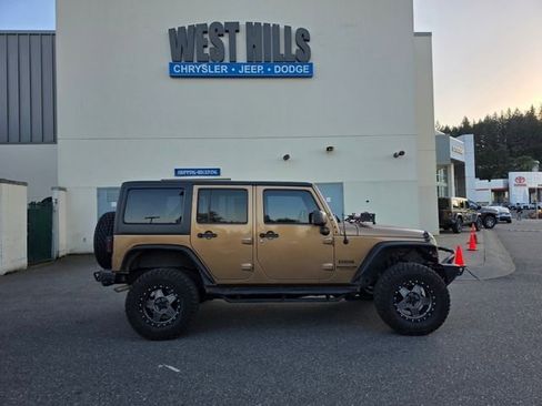 Used 2015 Jeep Wrangler Unlimited Sport w/ Quick Order Package 24S AWD/4WD image 2