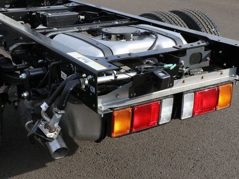 New 2025 Chevrolet Low Cab Forward image 4