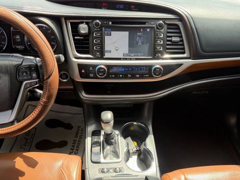 Used 2017 Toyota Highlander Limited FWD image 16