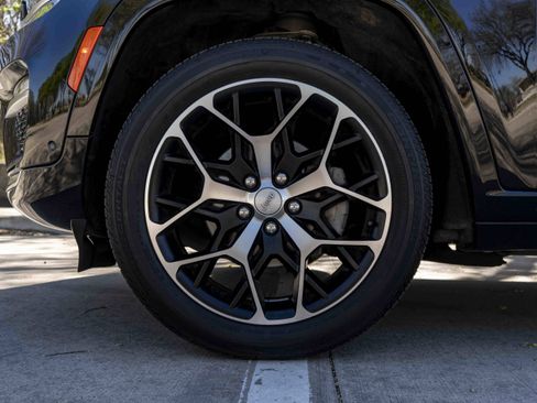 Used 2023 Jeep Grand Cherokee Summit image 16