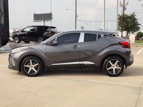 Used 2020 Toyota C-HR LE image 4