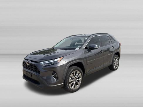 Used 2022 Toyota RAV4 XLE Premium AWD/4WD image 9