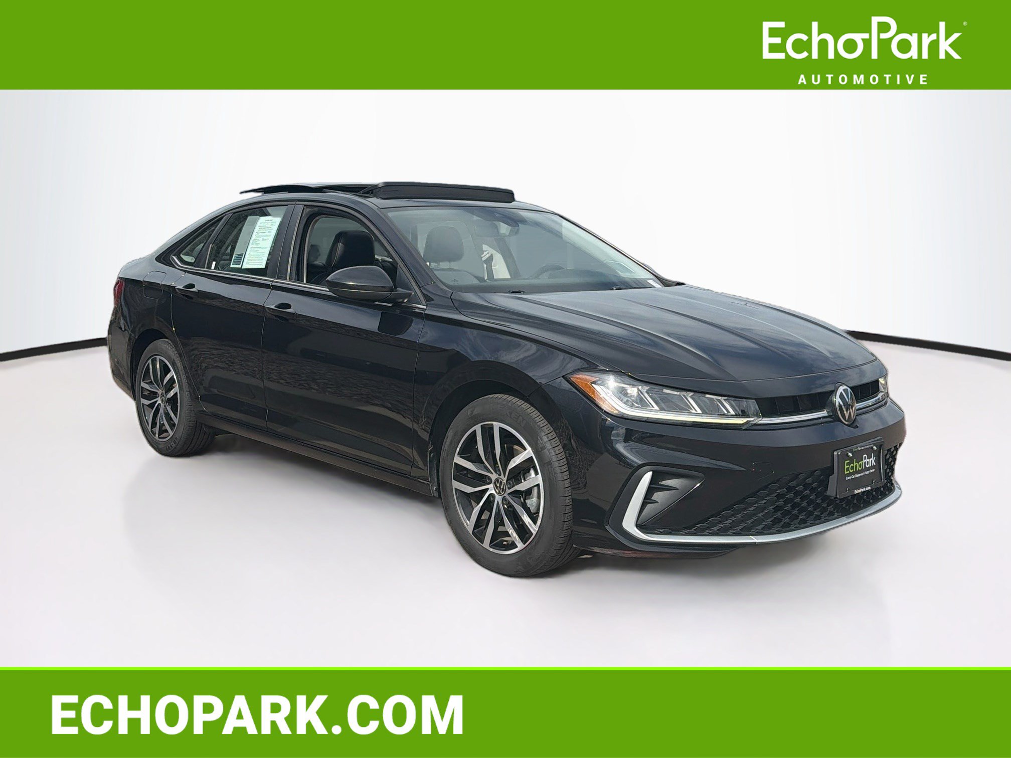 Used 2025 Volkswagen Jetta SE FWD image 1
