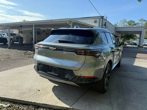 Used 2025 Chevrolet Equinox EV LT w/ Convenience Package image 11