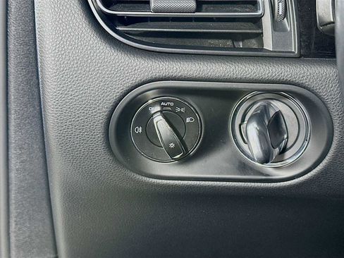 Certified 2020 Porsche Macan image 13