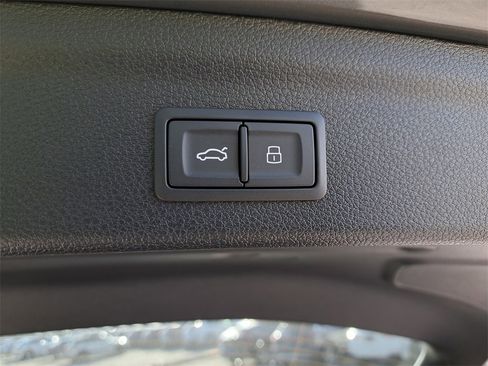 New 2025 Audi Q3 2.0T Premium image 32