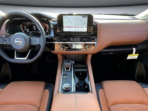 New 2025 Nissan Pathfinder Platinum image 5