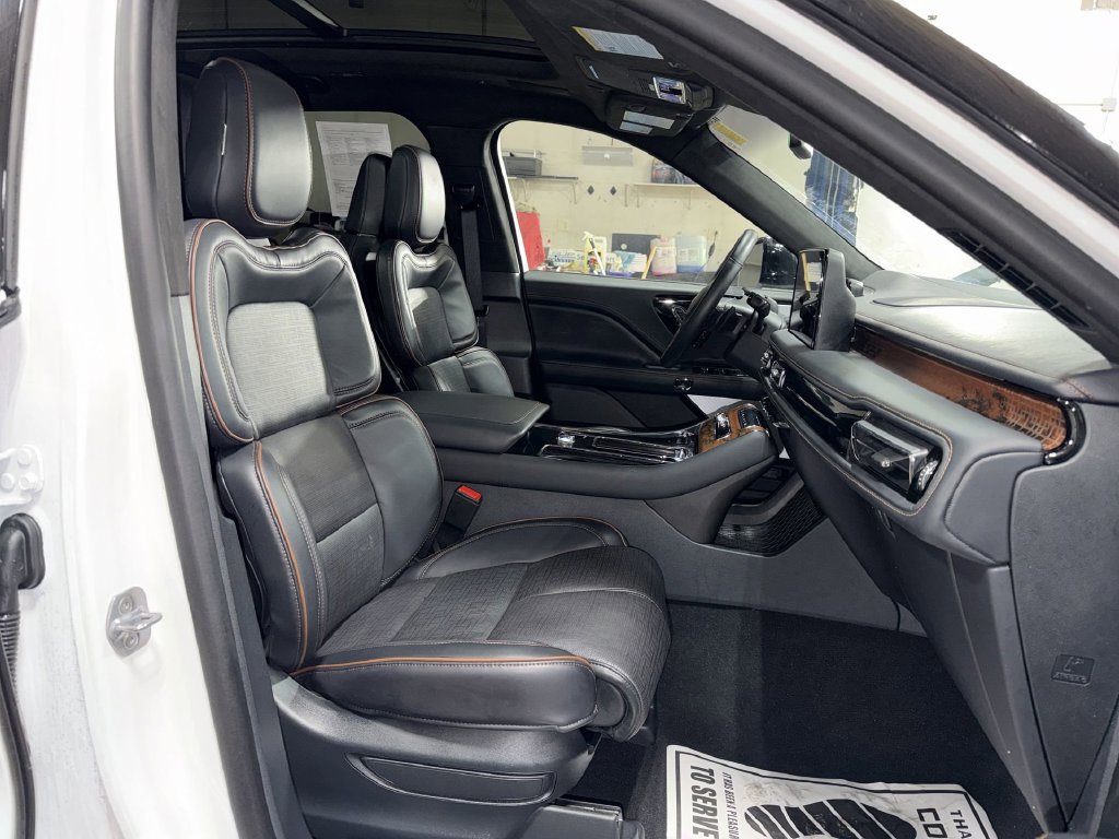 Used 2025 Lincoln Aviator Black Label w/ Black Label Special Edition AWD/4WD image 28