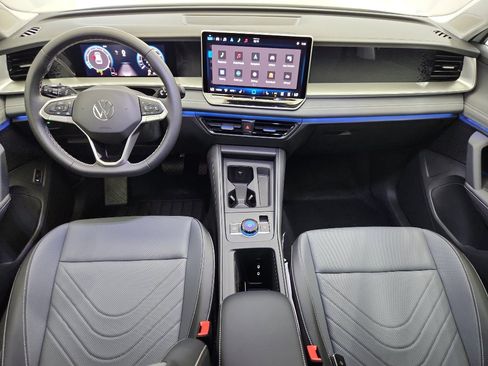 New 2025 Volkswagen Tiguan SE image 7