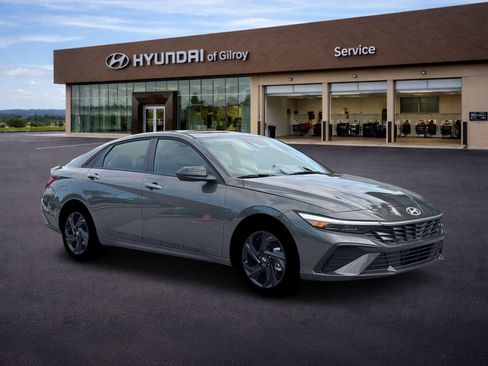 New 2026 Hyundai Elantra SEL Sport FWD image 10