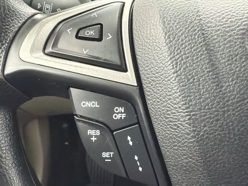 Used 2019 Ford Fusion SE image 12