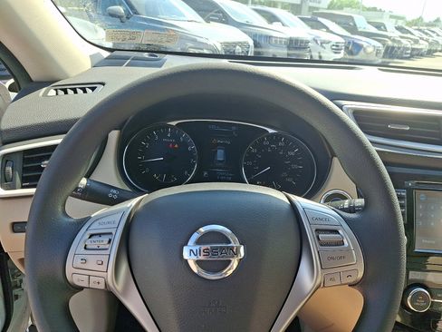 Used 2016 Nissan Rogue SV w/ SV Premium Package AWD/4WD image 19