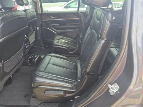 Used 2022 Jeep Grand Cherokee L Limited AWD/4WD image 6