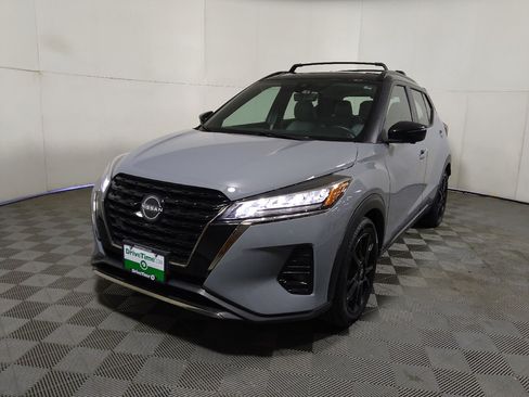 Used 2023 Nissan Kicks SR w/ SR Premium Package FWD image 15