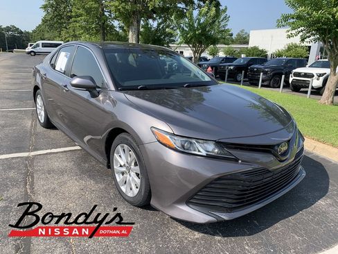 Used 2018 Toyota Camry LE w/ Convenience Package FWD image 1