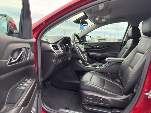 Certified 2023 GMC Acadia SLT w/ Preferred Package image 11