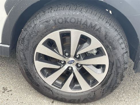 Certified 2025 Subaru Outback Premium AWD/4WD image 8