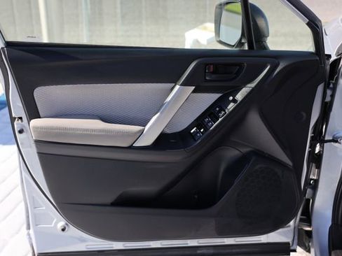 Used 2017 Subaru Forester 2.5i w/ Alloy Wheel Package image 10