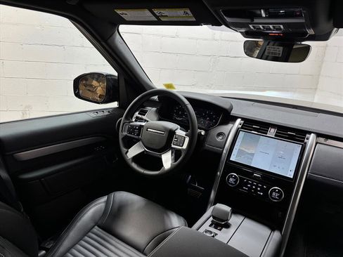 New 2026 Land Rover Discovery Limited Edition image 36
