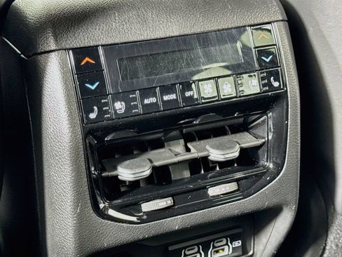 Used 2023 Jeep Grand Cherokee Summit AWD/4WD image 18