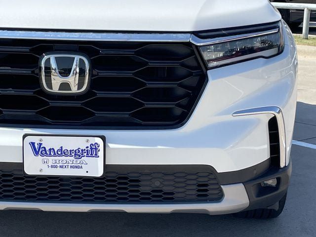 Used 2025 Honda Pilot Touring image 9