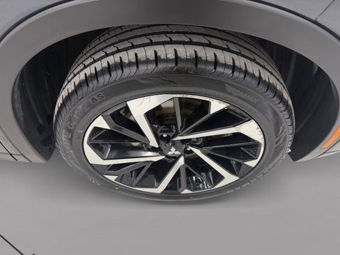 Used 2024 Mitsubishi Outlander SE image 12