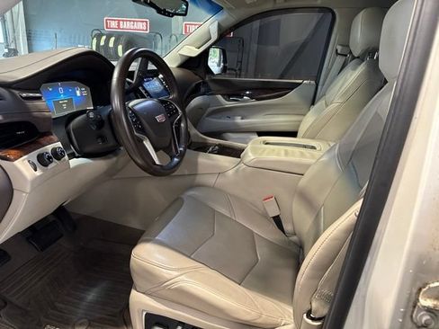 Used 2015 Cadillac Escalade Luxury AWD/4WD image 2