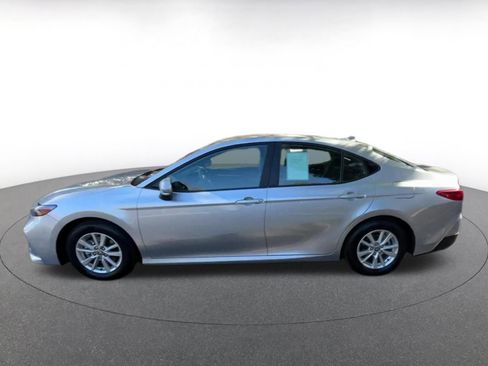 Used 2025 Toyota Camry LE image 9