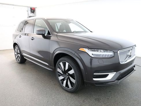 Used 2023 Volvo XC90 T8 Ultimate w/ Protection Package Premier image 3